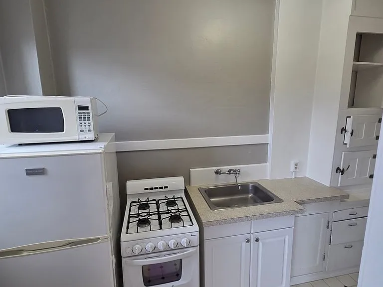 Seward Apartments — Photo 15