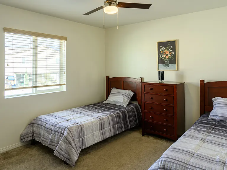 Bedroom 5 - 2 Twin Singles
