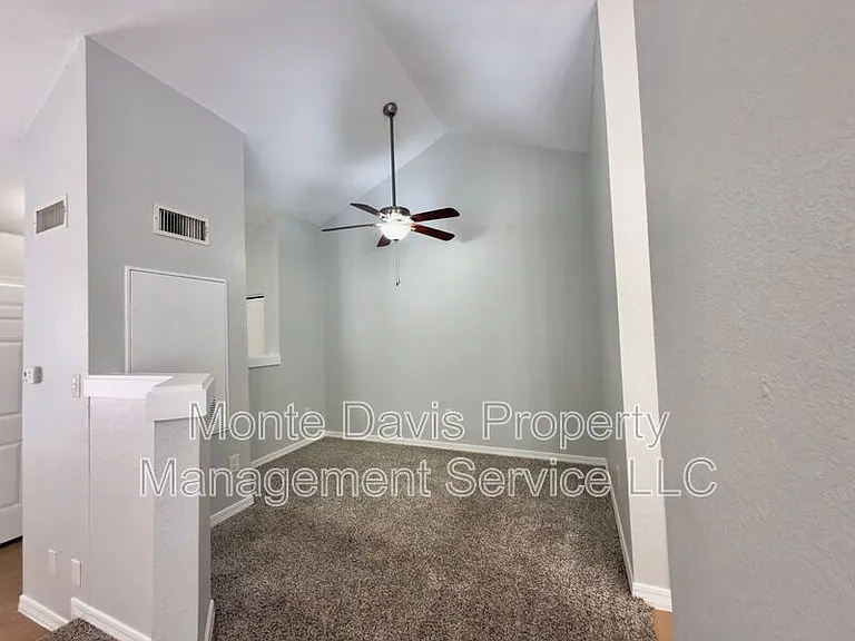 513 S Park Dr #301 — Photo 10