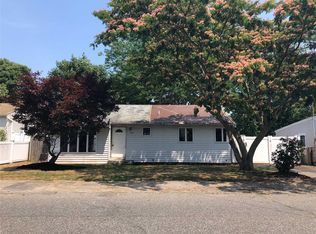 1439 Manatuck Blvd, Bay Shore, NY 11706