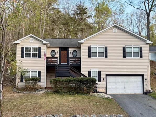 2434 Harpoon Dr, Stafford, VA 22554