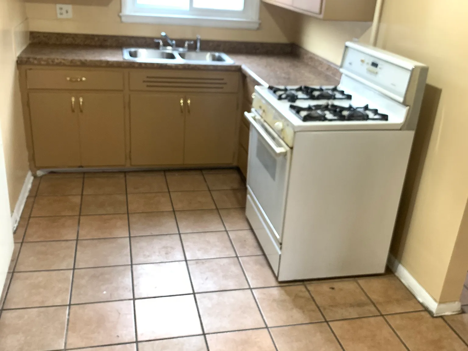 2 bed, 830 sqft, $910 — Photo 3