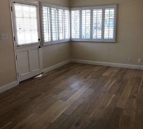 Living room/dining room with hardwood floor, Dutch door, cei