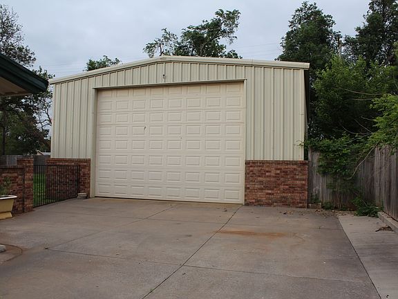 3rd image of 1012 W Broadway Ave