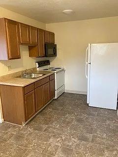 Lakewood Apartments — Photo 6