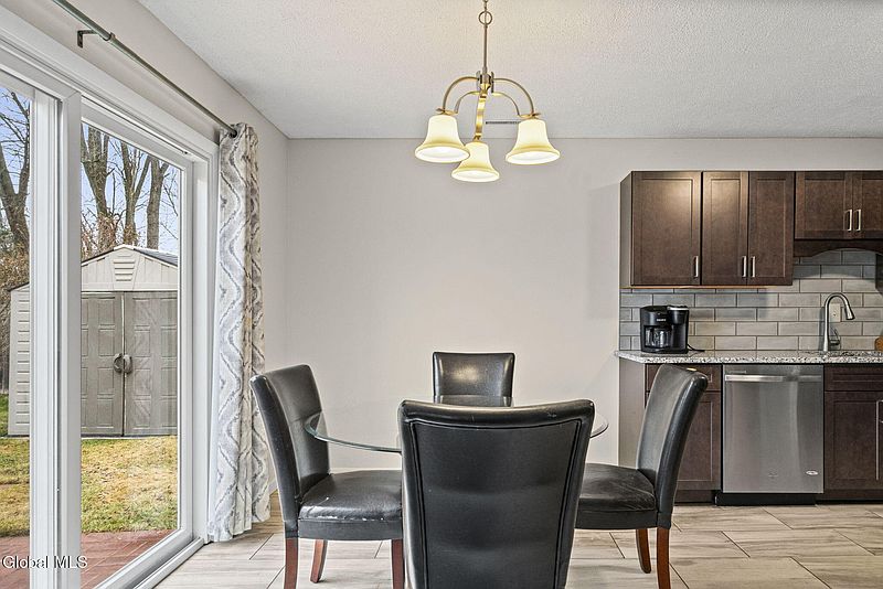 4th image of 4 Deerfield Drive