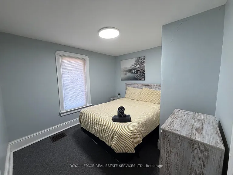 100 Essa Rd #UPPER LEVEL — Photo 16