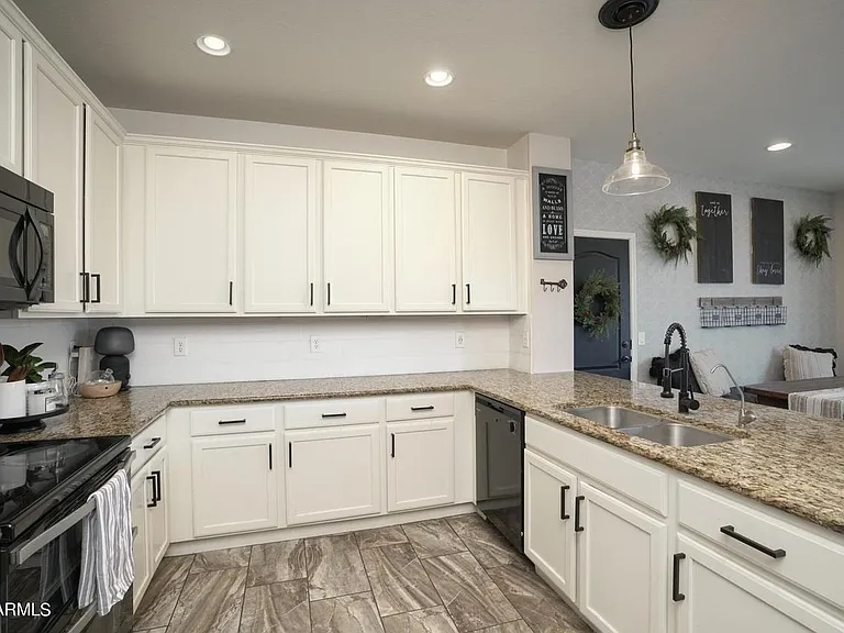 2884 S Hansen Dr — Photo 3