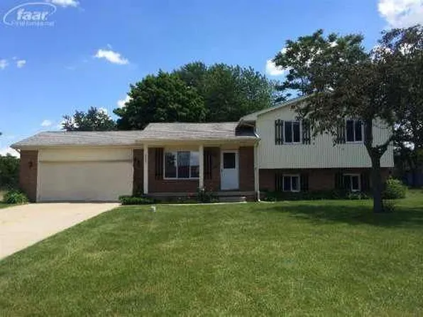 6085 Coventry Dr, Swartz Creek, MI 48473