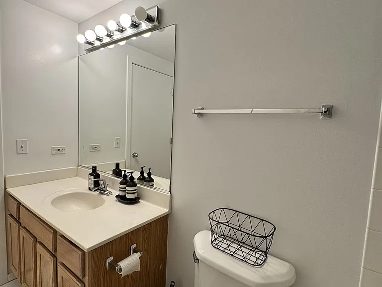 208 W Washington St #1208 — Photo 23