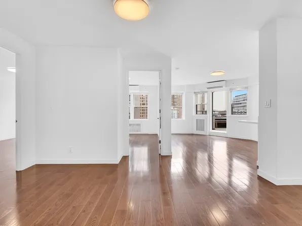 155 East 38th Street 18E image 3 of 7