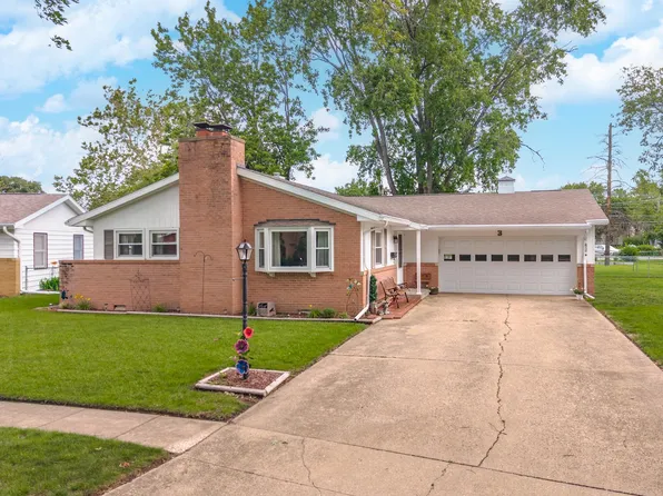 3 W Manor Dr, Pontiac, IL 61764