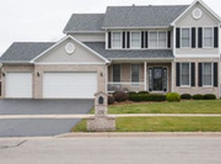 1182 Hancock St, Carol Stream, IL 60188