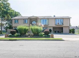 10 Hampden Rd, Amity Harbor, NY 11726