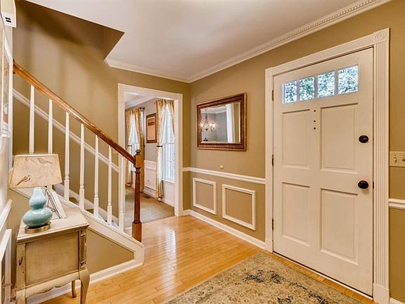 4th image of 818 Countryside Ct SE