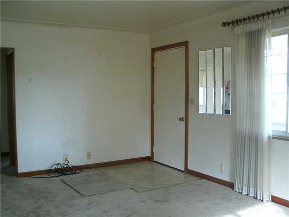 3rd image of 48 Montraver Dr