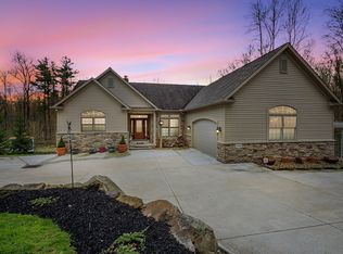 8720 Palomino Trl, Kirtland, OH 44094