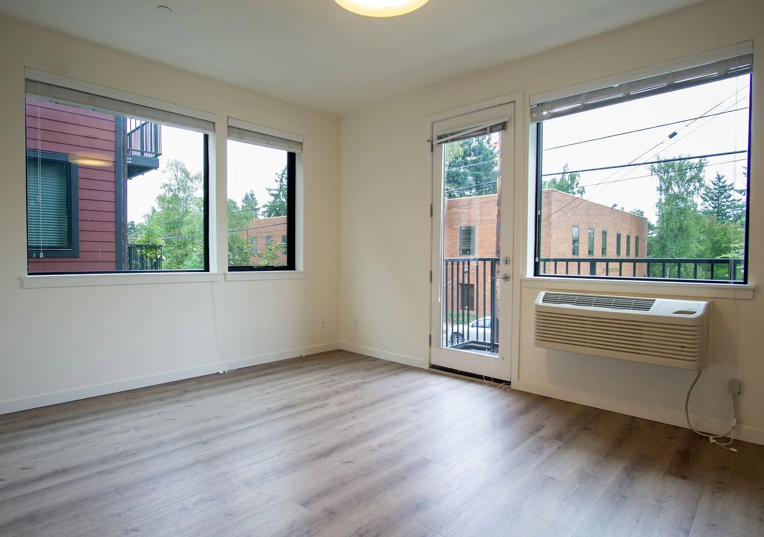 Modern & Bright 1 Bedroom w/Condo Finishes + Balcony Ready Soon! — Photo 4