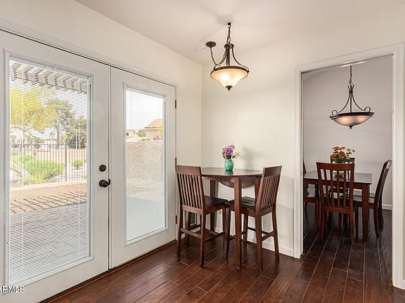 5th image of 316 E BLUEBELL Lane