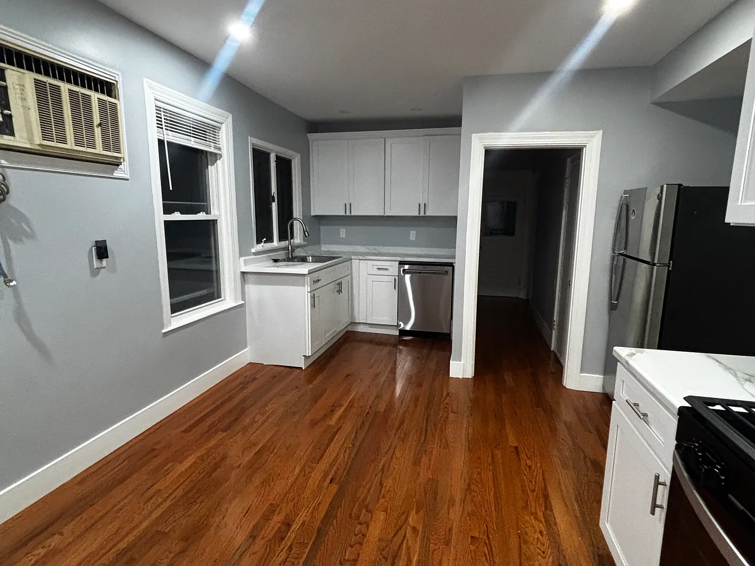 4 bed, 1.5 bath, 1198 sqft, $3,200 — Photo 4