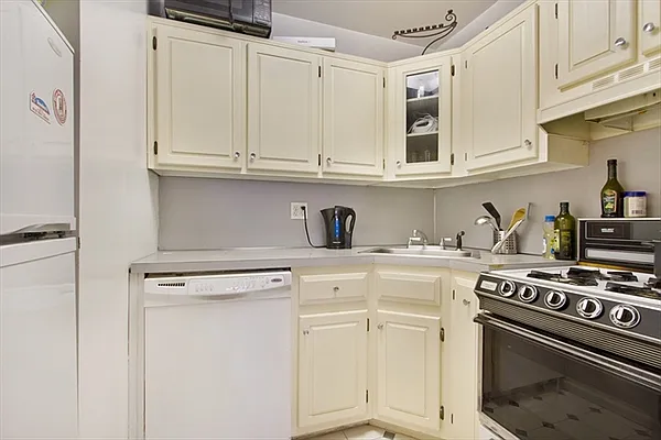 Rented by Douglas Elliman | media 63