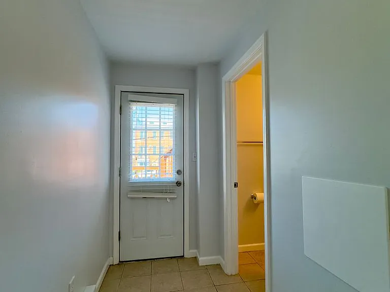 934 S East Ave — Photo 27