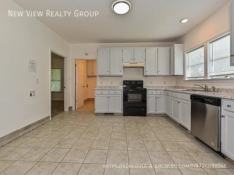 610 N Pear St — Photo 8