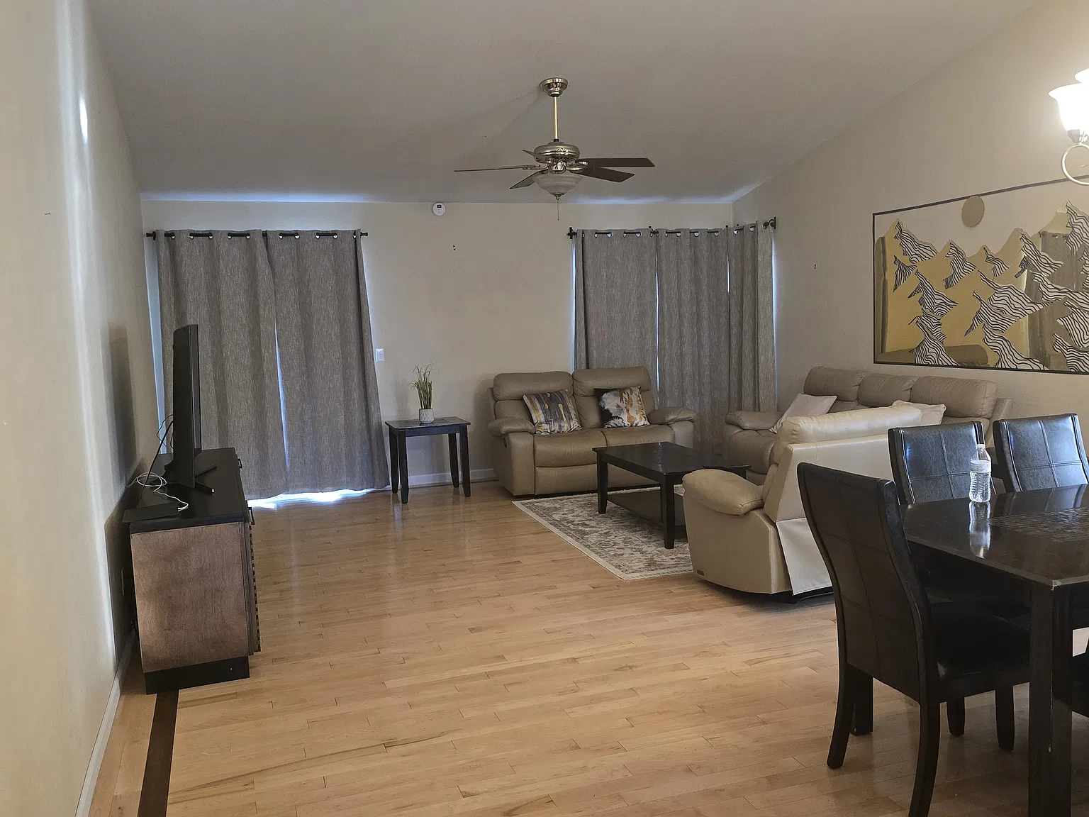 3 bed, 2208 sqft, $3,500 — Photo 3