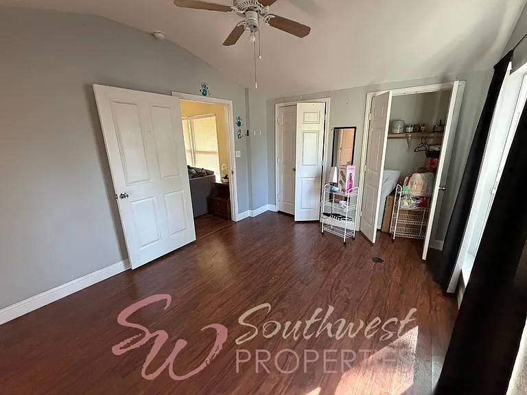 979 W Pecan St — Photo 20