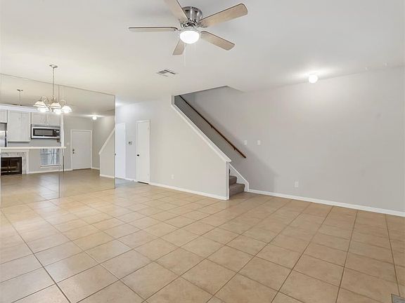 4th image of 3290 Holly Hall St