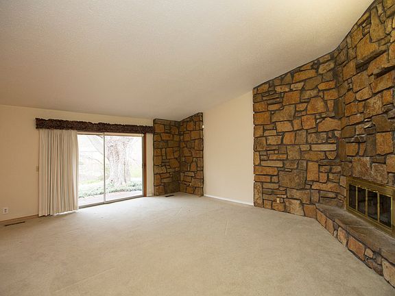 Spacious great room.