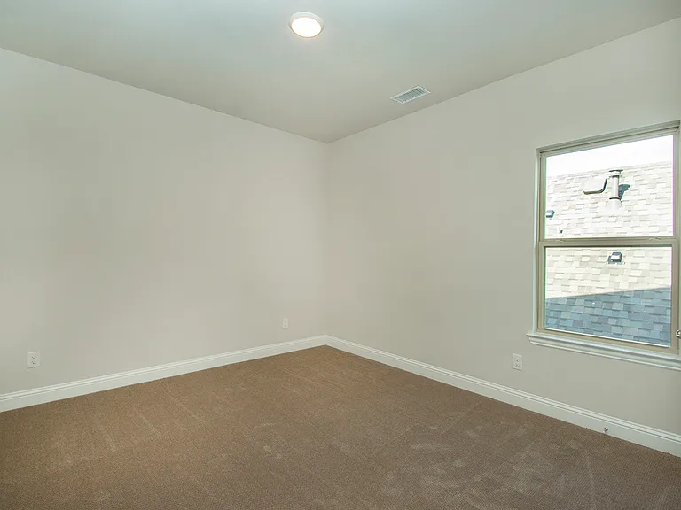 2223 Clairmount Dr — Photo 9