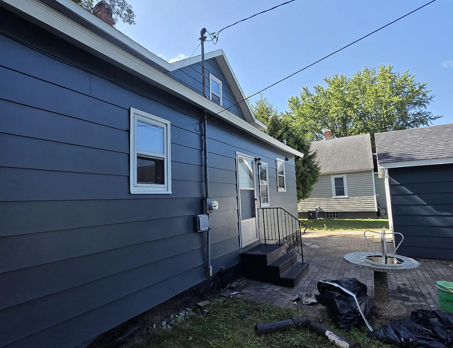 4 bed, 1700 sqft, $1,895 — Photo 2