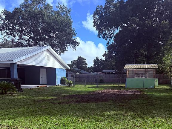 2nd image of 240 SW PECAN Street
