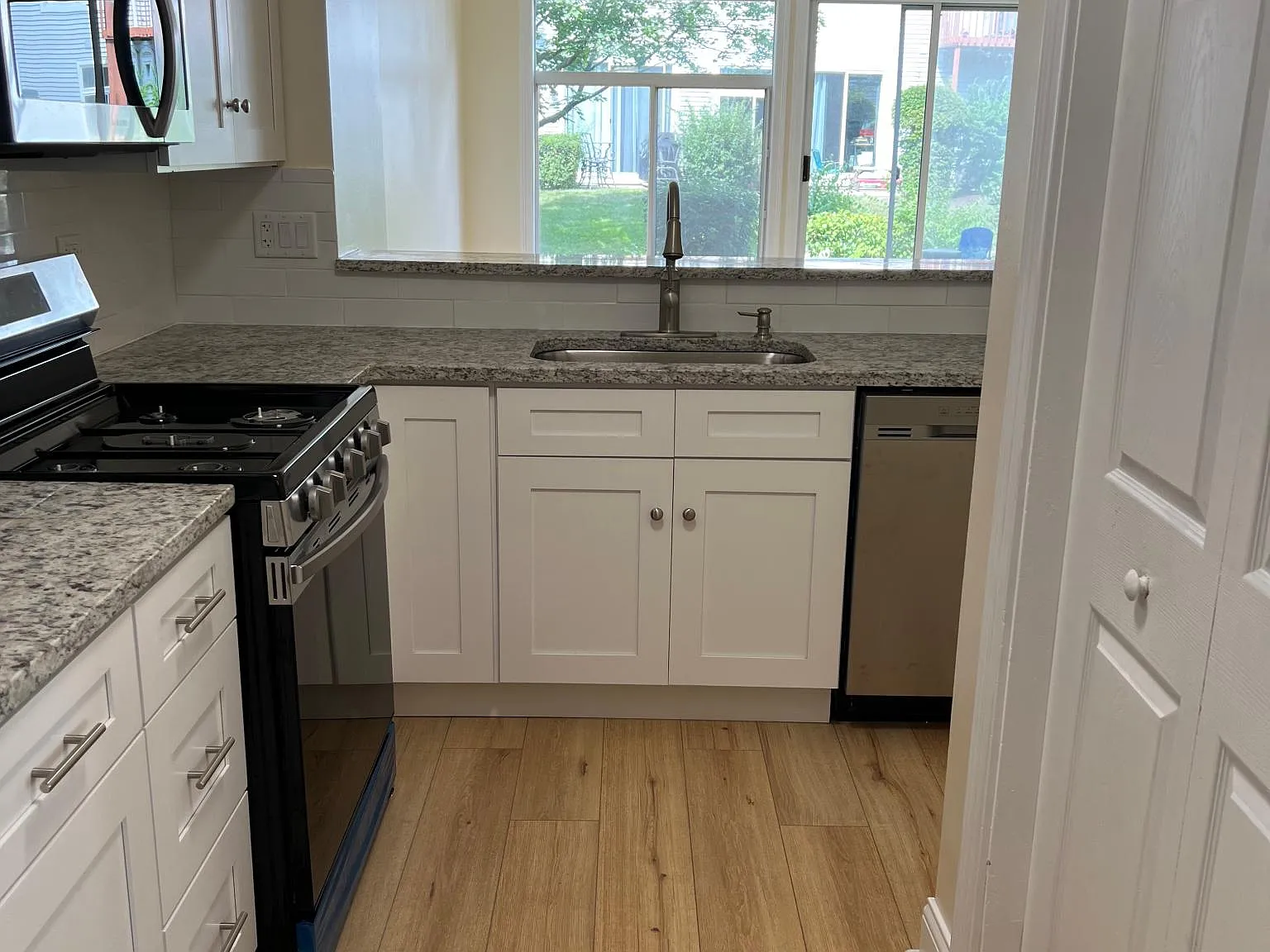 1118 E Addison Ave — Photo 3