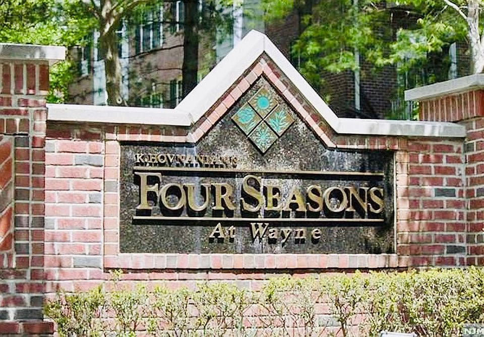 1st image of 207 Four Seasons Dr