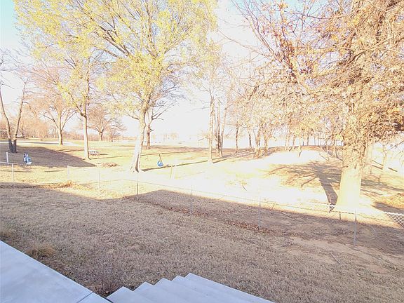 3rd image of 105 Lakeview Dr