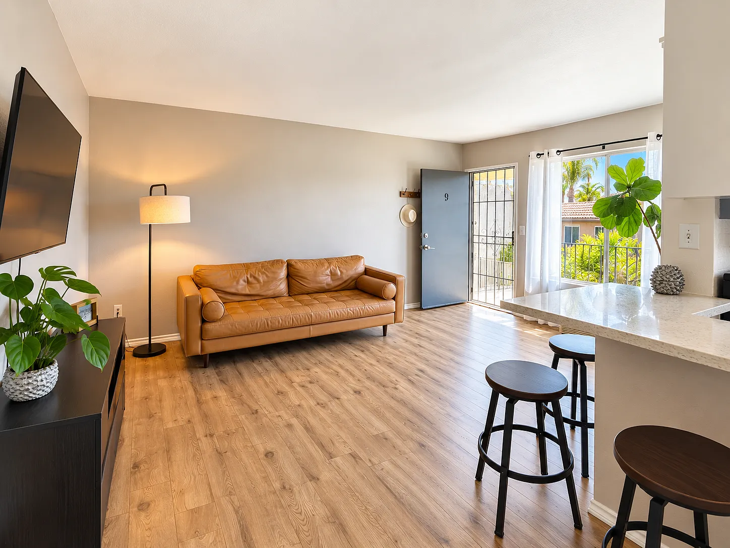 1 bed, 560 sqft, $2,100 — Photo 3