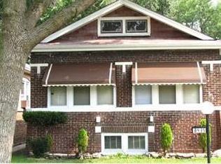 8435 S Oglesby Ave, Chicago, IL
