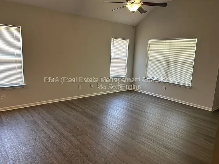 156 Meadowbrooke Dr — Photo 4