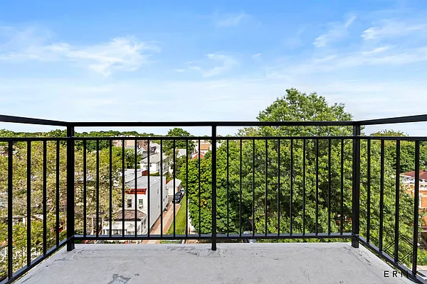 Rented by ERNY LLC | media 10