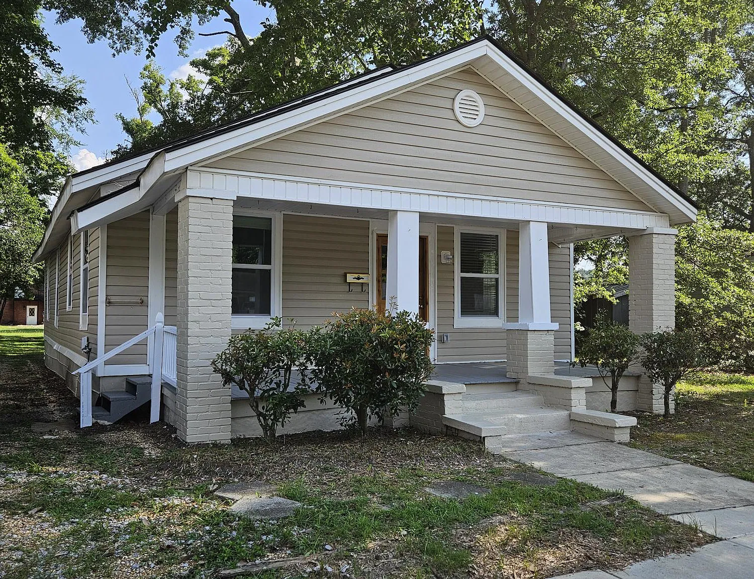 3 bed, 1300 sqft, $1,495 — Photo 1