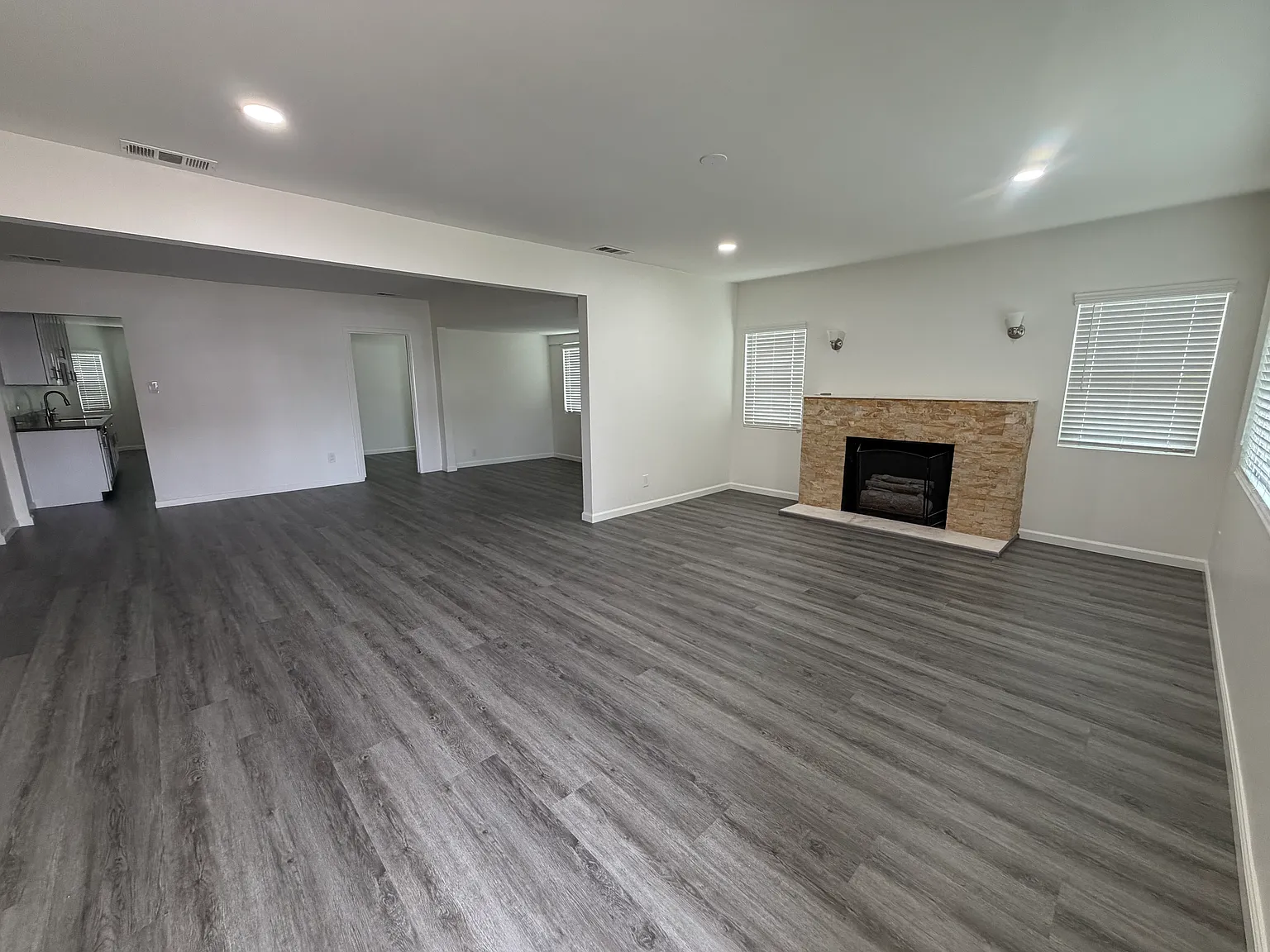 3 bed, 1440 sqft, $4,200 — Photo 3