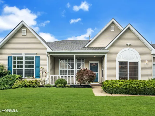 11 Deerchase Lane, Lakewood, NJ 08701