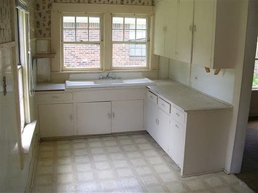 2nd image of 920 Harrell Ave