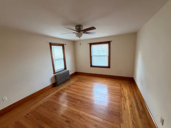20 Leslie St Floor 2, Cranston, RI 02910
