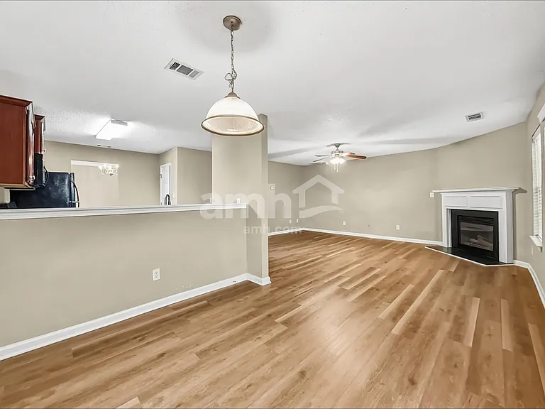 369 Hidden Creek Ln — Photo 5