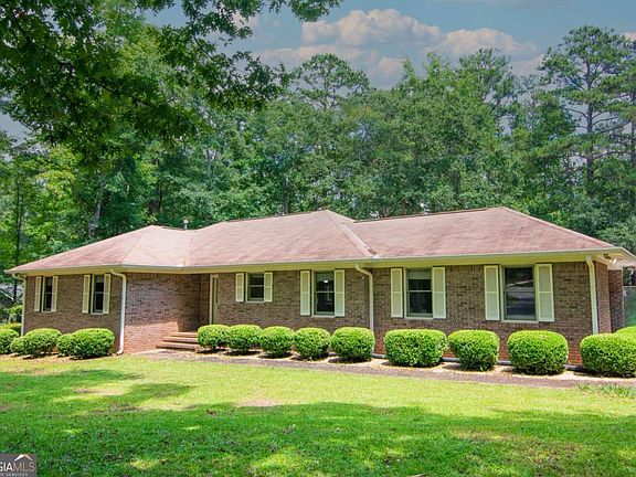 3rd image of 240 Plumfield Dr
