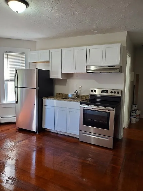 2 bed, 1.0 bath, 800 sqft, $2,350 — Photo 1