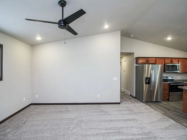 600-3 W Samantha St — Photo 4
